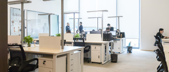 广告公司专业设计服务的经营范围认定与实务解析